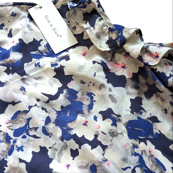 NEW w Tags Sim & Sam Cold Shoulder Flutter Sleeve Blouse Top Blue Floral SIZE L - Picture 2 of 2